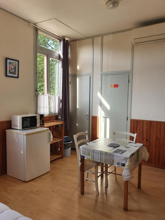 Camping Des 2 Rives- Chambres Etang-sur-Arroux Екстериор снимка
